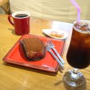 커피 마시는 코끼리 이미지