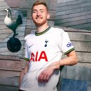 농구 하는 데얀 쿨루셉스키 이미지