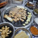 황금돼지무한리필 | [부산 남포동] 야장 고깃집 '황금돼지' 김치찌개+라면사리가 무한리필? 미친 갓성비 고기집 내돈내산 후기