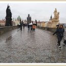 [유럽 가족여행]천년의 역사를 지난 아름다운 백탑의 도시 체코 프라하! 멋진 카렐교를 건너면서 성 요한 네포무크 조각상 등 본 후 레논벽까지 엔틱카 투어~ 이미지