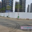 애플타워 앞 이미지