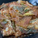 은빛 비치는 돌 이미지