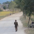 [포토기행]-한국의 60-80년대 초반의 농촌모습을 닮은 북한의 시골사람들 가을걷이 풍경 완도바닷가 최포공개 이미지