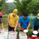 밥 퍼주는 남자 이미지