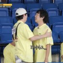 171.6cm인 지예은과 키 재보는 하하 이미지