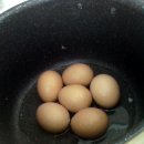 삶은 계란 지겨우시죠... 그래서 집에서 맥반석 계란 만드는 법이에요^^ 이미지