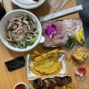 혜영이네오징어순대 | 속초 중앙시장 먹거리 | 술빵, 오징어 순대, 무침회 솔직후기(웨이팅, 횟집 등)