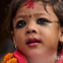 살아 있는 여신, 네팔의 쿠마리: 전통과 현실의 교차점 이미지