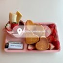 에브리데이 벌스데이 | 홍대 연남 카페 / 에브리데이해피벌스데이 딸기 펜케이크 내돈내산 후기