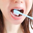 양치할 때 "여기" 제발 닦으세요, 치과 안 가도 치석 싹 사라진 '진짜 꿀팁' 이미지