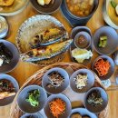 제철 나물 한가득 올려 쓱쓱 비벼 먹는 그 맛! 전국 보리밥 맛집 5곳 이미지