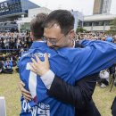 (주)레드카드스튜디오 | 하여튼 내 말대로 줄들 잘 서고 있네... 이번 투표는 국민들이 지는 쪽에 서지 않으려는 표의 집중으로...