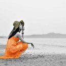 바닷가에서 이미지