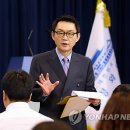 윤창중 청와대 대변인 "만지기는 했으나 성추행은 아니다" 강변 이미지
