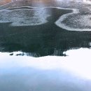 강변의 수채화 이미지