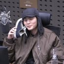 그녀가 (개크게)웃었다