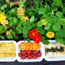 두부부침/달래장,맛살야채계란말이,과일(귤,방울토마토,블루베리) 이미지