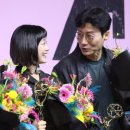 에미상 금의환향 &#39;오징어 게임&#39;…황동혁 감독 시즌 &#34;평생 기억에 남을 1년의 여정&#34;