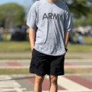 3040 남자 5월 주말 데일리룩_소피 아미(soffe army) 반팔과 무신사 유틸리티 쇼츠 반바지 조합