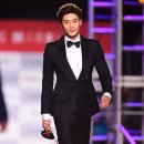 꽃을든남자 이미지