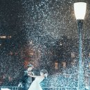 눈 오는 날 웨딩 촬영한 일본 부부 이미지