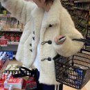 Fur Jacket_light beige 더히어 토클 퍼 자켓, [BYMOOD] Line Track pt [navy] 바이무드 트랙팬츠 후기