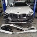 BMW 5시리즈 대파차량 수리 작업 이미지