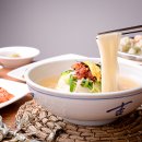 멸치가 살아있는 국수 이미지