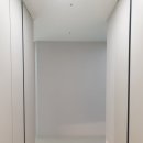 광명유리페인트 | 광명소하아침도시2 현관중문 시공 후기, 화이트 격자 포인트로 완성한 초슬림 원슬라이딩도어