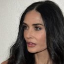 데미 무어(63세)의 노화에 대한 이 메시지가 논란을 일으키고 있다. 이미지