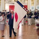 일본, 트럼프에게 아베 골프퍼터 선물 이미지