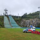 스키점프경기장-베이직하우스 | 이색 스포츠 스키점프대 역주행 2025 레드불 400 대회 관람 후기