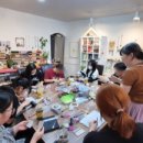 청소년 한땀한땀 바느질 공예 이미지