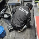 박스터지는 두마리치킨 이미지