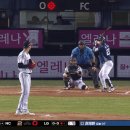 골든글러브 2루수 신민재 하이점프캐치 gif 이미지