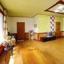 호숫가의 하얀집 이미지