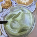 주승로 | 인천 학익동 카페 타이니닷 카페라떼 맷돌말차라데 스콘 바스크치즈케이크 후기