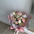 백장미 | 부산꽃집 서면 꽃다발배달 전포동꽃집 부전역꽃집 문현 범일 부전 꽃집 | 어머니 생신축하꽃다발