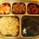 12월9일-녹두밥, 배추김치, 소고기미역국, 제육볶음, 미니 새송이조림을 먹었어요 이미지