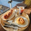 김진수로스터리카페 - 중구 이천로 205 | 대구 대봉동카페 김진수 로스터리 카페 :) 빵도 맛있어용~