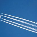 [비행운] 하늘의 습도계 비행운… 지구온난화에 미치는 영향도 크대요 이미지