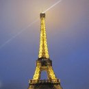 빠리의 에펠탑과 모파상 이미지