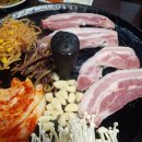 솥뚜껑 삼겹살 이미지