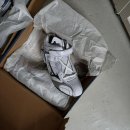 스파이크 2개로 야구용품 이미지