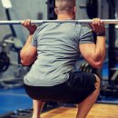 바벨과 사람 헬스클럽 이미지