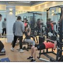 라이즈업 피트니스 우먼 이미지