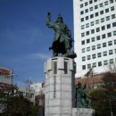정발장군 동상 앞 이미지