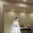 넥스트 커뮤니케이션 | 본식 웨딩드레스 첫 피팅을 다녀오긴 했는데, 대여가 아니라 제작을 해야하나 이런 마음이..