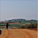 신기마을회관 및 경로당 | 서해랑길21.22코스『 용동마을회관~청계면복합쎈터』ㅡ 붉은색과 초록의조화