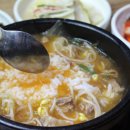 멸치가 살아있는 국수 이미지